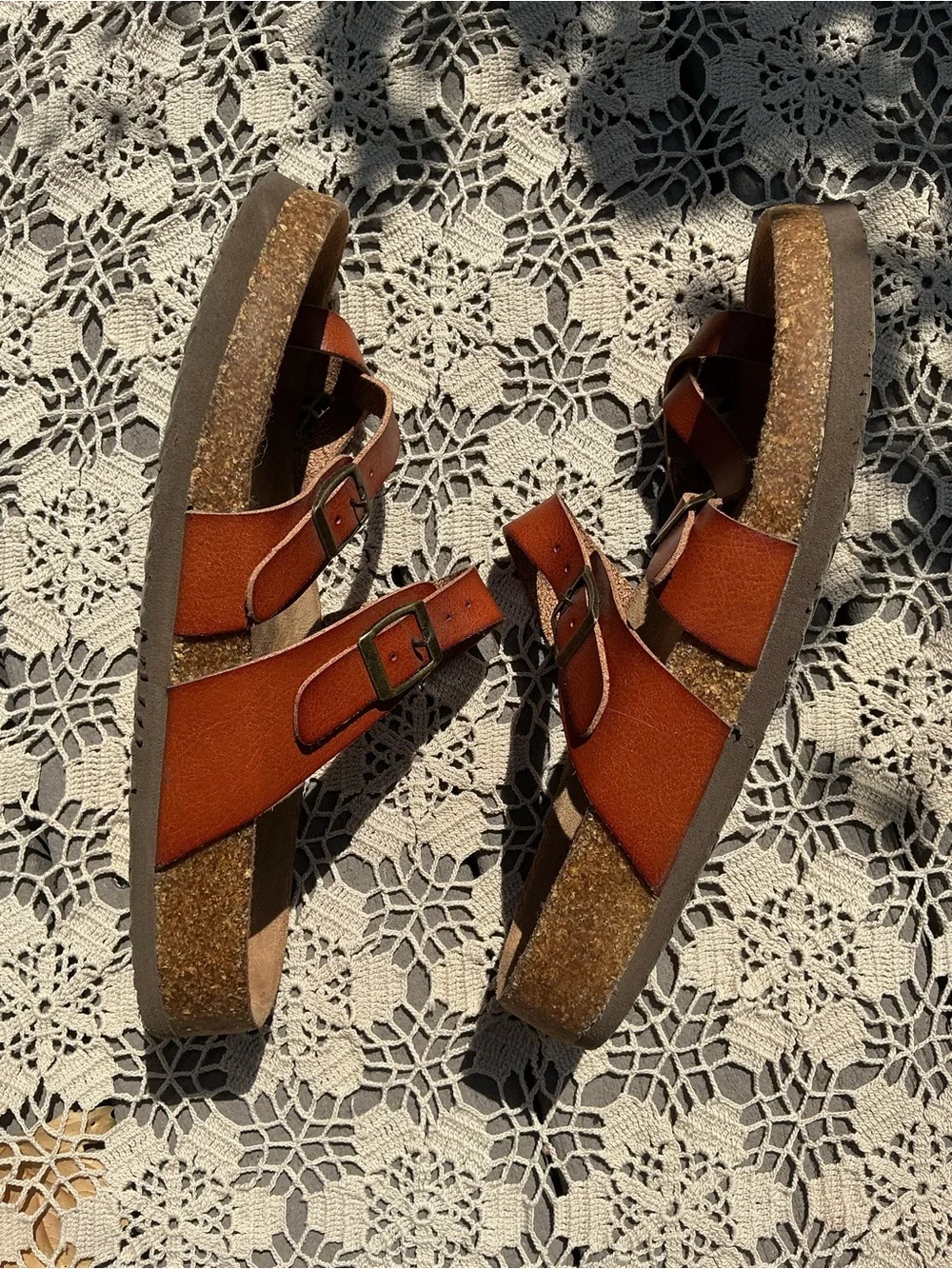 White Mountain Sandals Women's Size 7 Cognac Brown Double Buckle Toe Loop